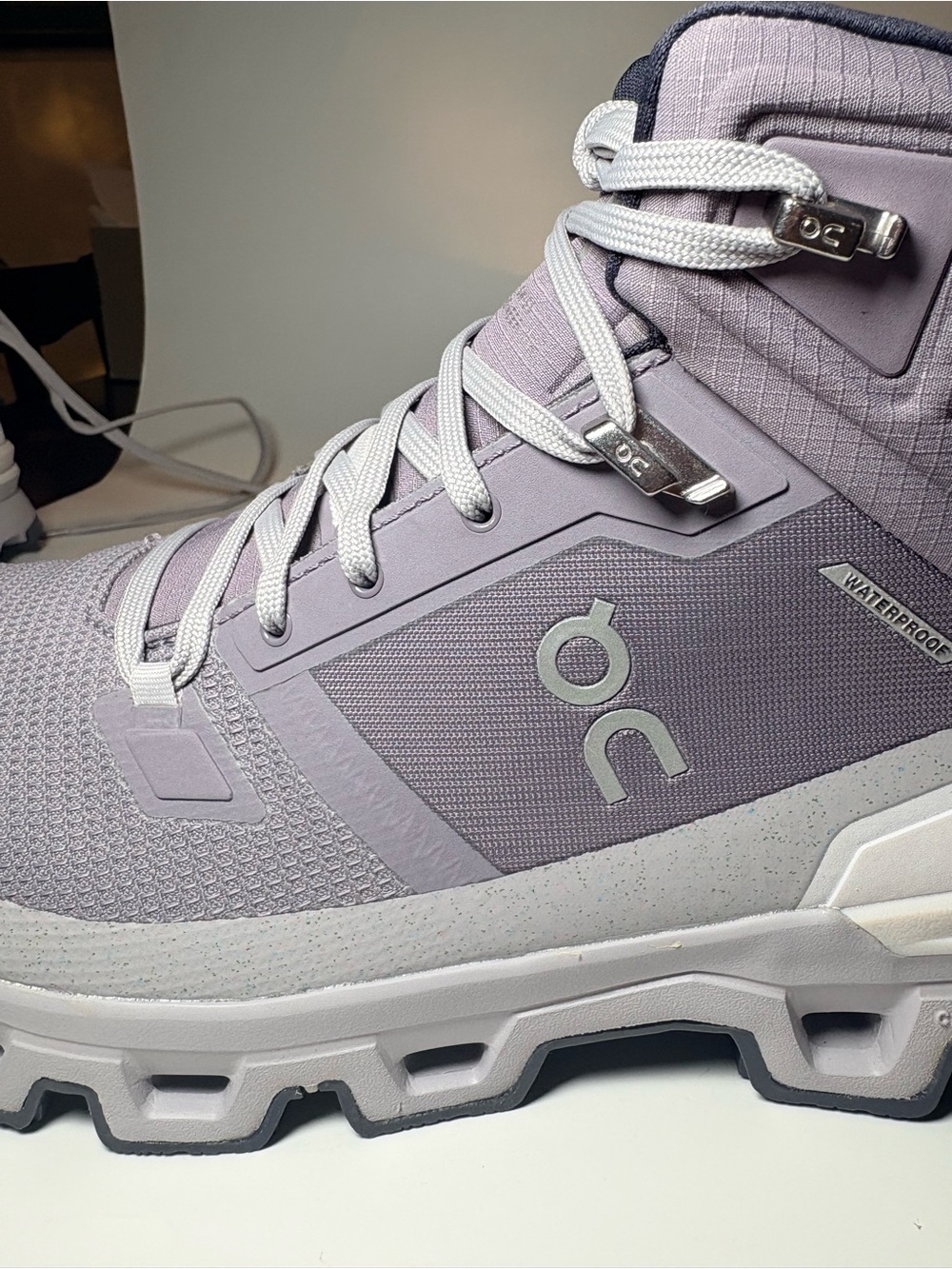 On Running Women size 9.5 Cloudrock Waterproof Mid-Top Hiking Boot Lavender Gray - Picture 6 of 14